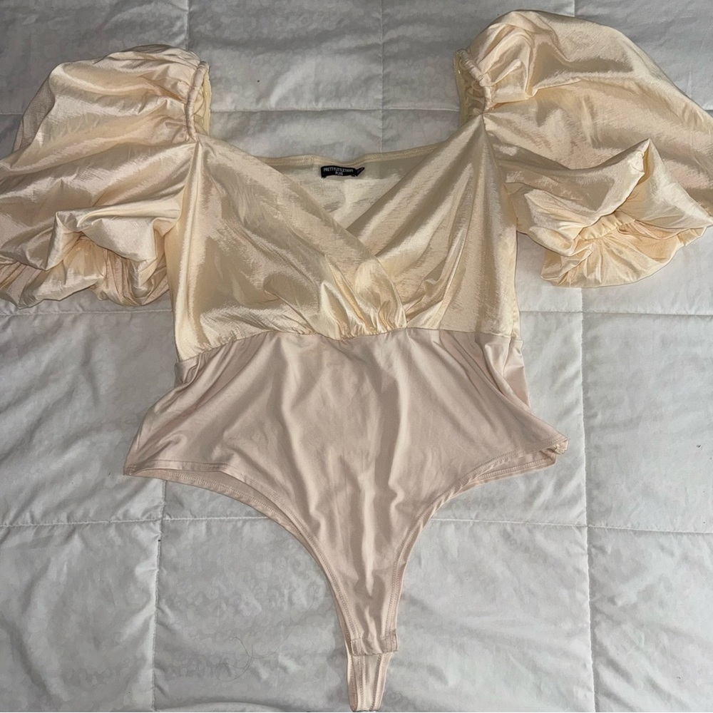 PrettyLittleThing Extreme Puff Sleeve Bodysuit - Cream